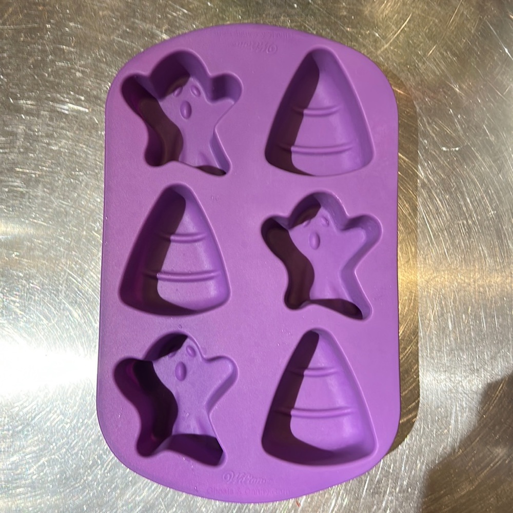 Wilton Halloween Cupcake Mold